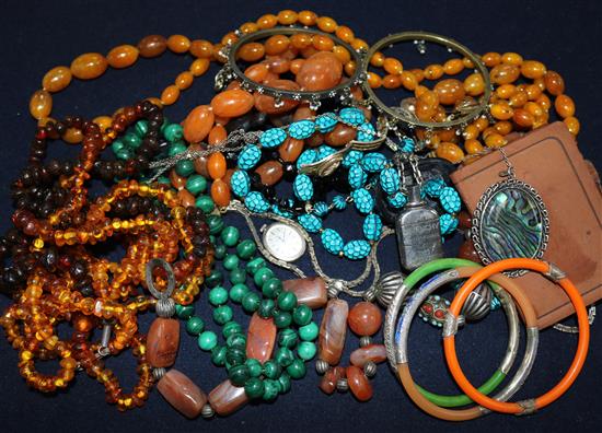 A quantity of mainly costume jewellery and other items including a malachite necklace.